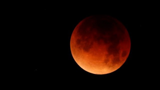 Chandra Grahan 2018 :India witnesses longest-ever 'blood moon' eclipse |Lunar Eclipse| Oneindia News