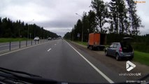 Un Cerf déboule sur l'autoroute en plein trafic !