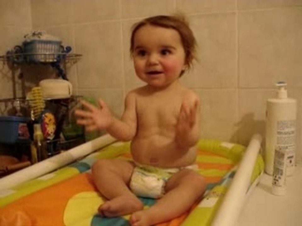 Eline fait bravo et les marionnettes