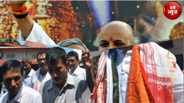 सरकार के Ban लगाने के वाबजूद भी Guwahti पहुंचे Praveen Togadia