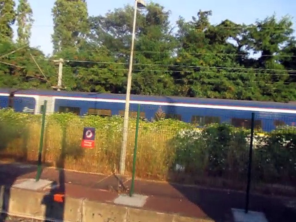 Passage De L'Eurostar (TGV TMST) Reserve 3999 + Départ D'un Z20500 ( RER D) A Pierrefitte-Stains Destination Villiers Le Bel Gonesse Arnouville