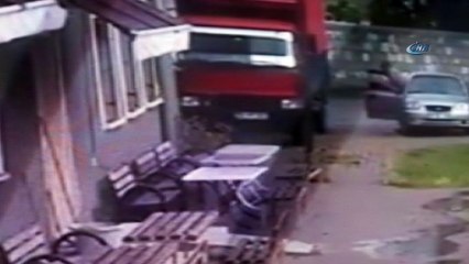 Akü ve mazot hırsızları yakalandı... Hırsızlar güvenlik kamerasında