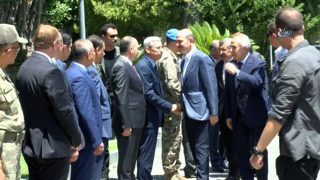 İçişleri Bakanı Süleyman Soylu, Hatay Valiliğinde Zeytin Dalı ve İdlib bölgesinde yürütülen faaliyetler hakkında brifing alıyor