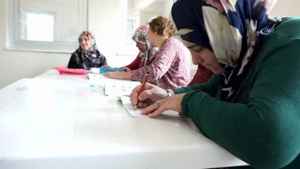 Çoban Kadınların Okuma Yazma Sevinci