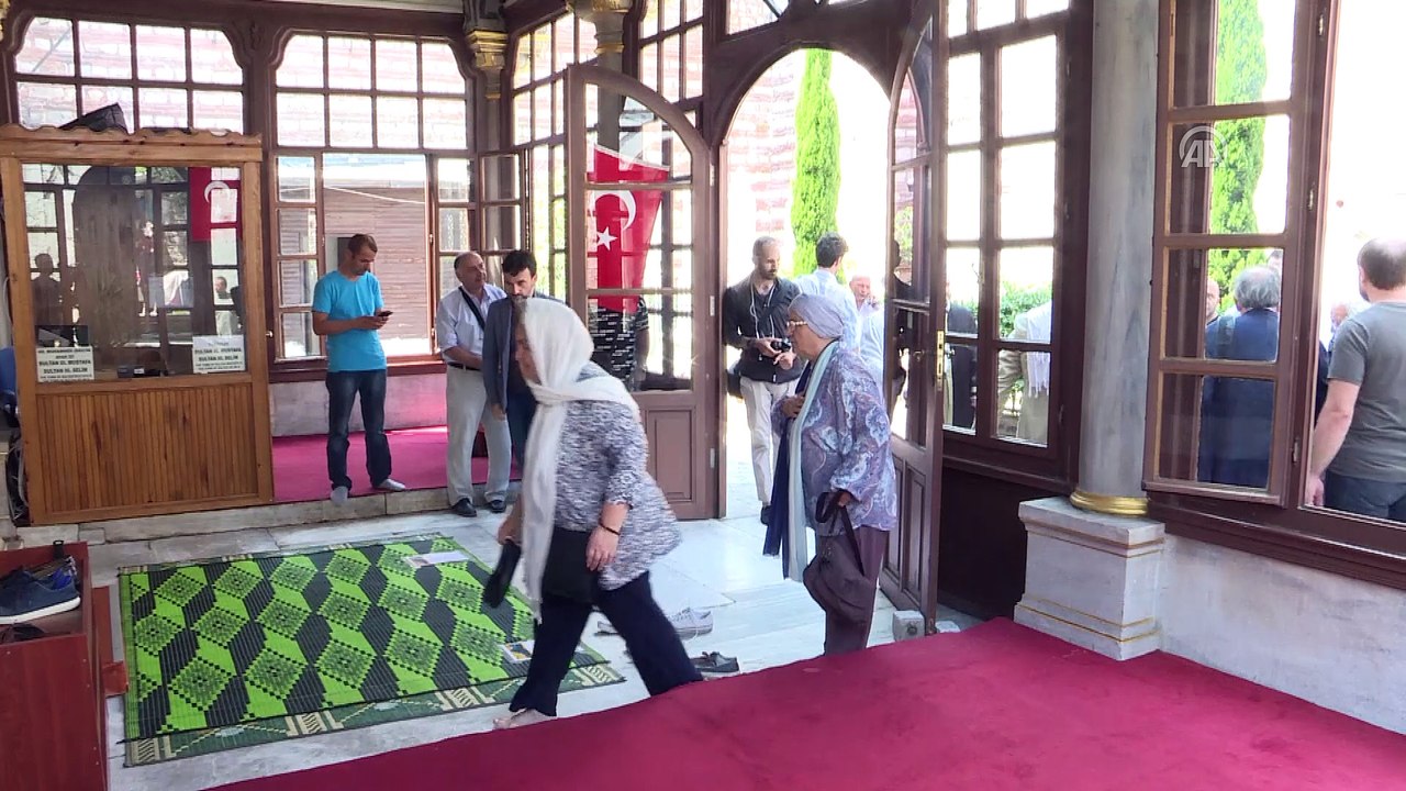 Sultan 3. Selim Han, kabri başında anıldı - İSTANBUL