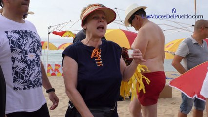 Una plantada de sombrillas en Barcelona marca el inicio de la "revelación" veraniega