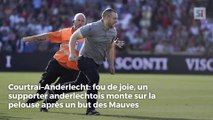Courtrai-Anderlecht: un supporter anderlechtois monte sur la pelouse