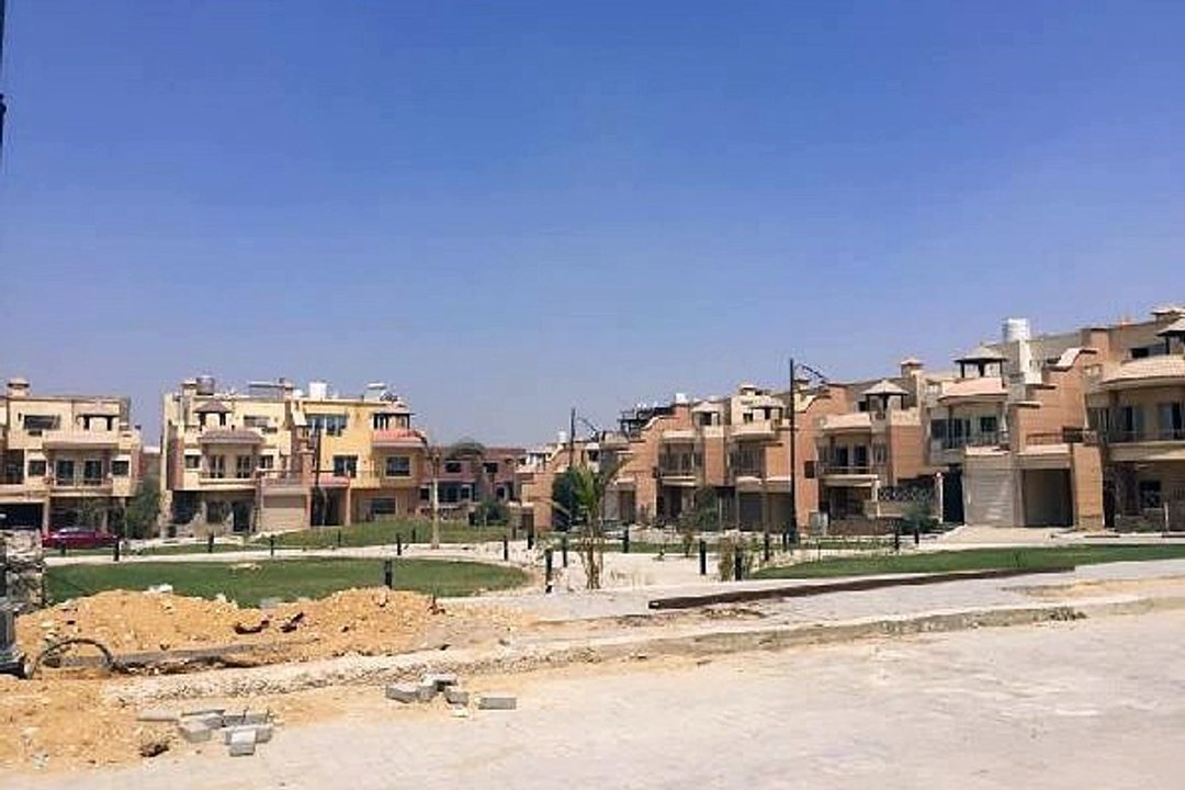 لارضي رسيبشن ٣ قطع و حمام الاول ٣ غرف نوم و ٢ حمام الثاني ٣ غرف نوم و ٢ حمام الثالث ٢ غرفة نوم