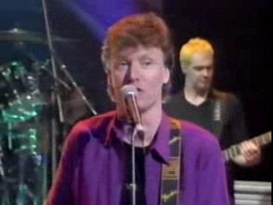 Steve Winwood - Keep On Running (Live 97)