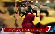 کراچی ائیرپورٹ پر مسافر کو بدمعاشی کرنا مہنگا پڑ گیا مسافر بیرون ملک سے کراچی آیا تھا