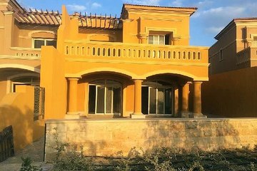 توين هاوس بموقع رائع للبيع رويال ميدوز