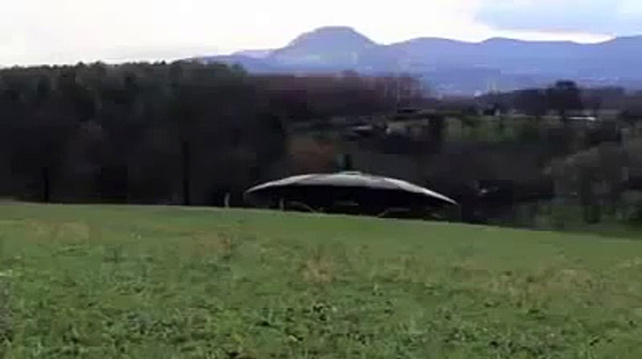 UFO and Alien Landing on earth