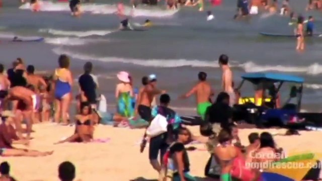 Вот как нужно откачивать. За 5 минут откачали прямо на пляже. А наши повезли в больницу и потеряли драгоценное время.