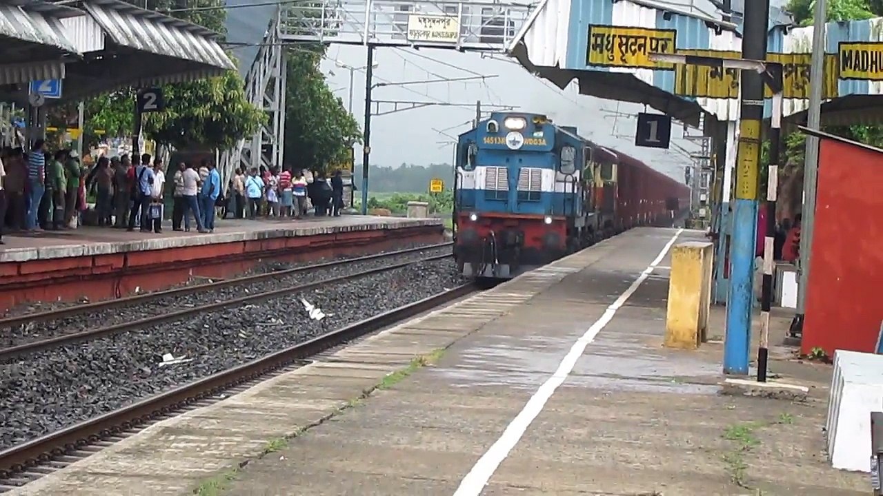 INCREDIBLE TWIN DIESEL LOCO's | TWIN VSKP WDG-3A + TWIN KGP WDG-3A ROAR THROUGH