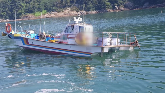 여수 앞바다서 어선·낚싯배 충돌...바다 빠진 3명 구조 / YTN