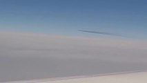 Increíble ovni grabado desde avión
