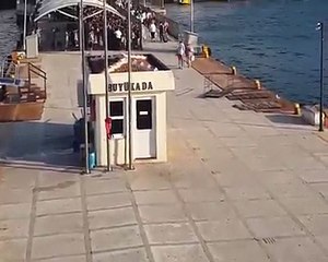 İnsanları at gibi koşturmak