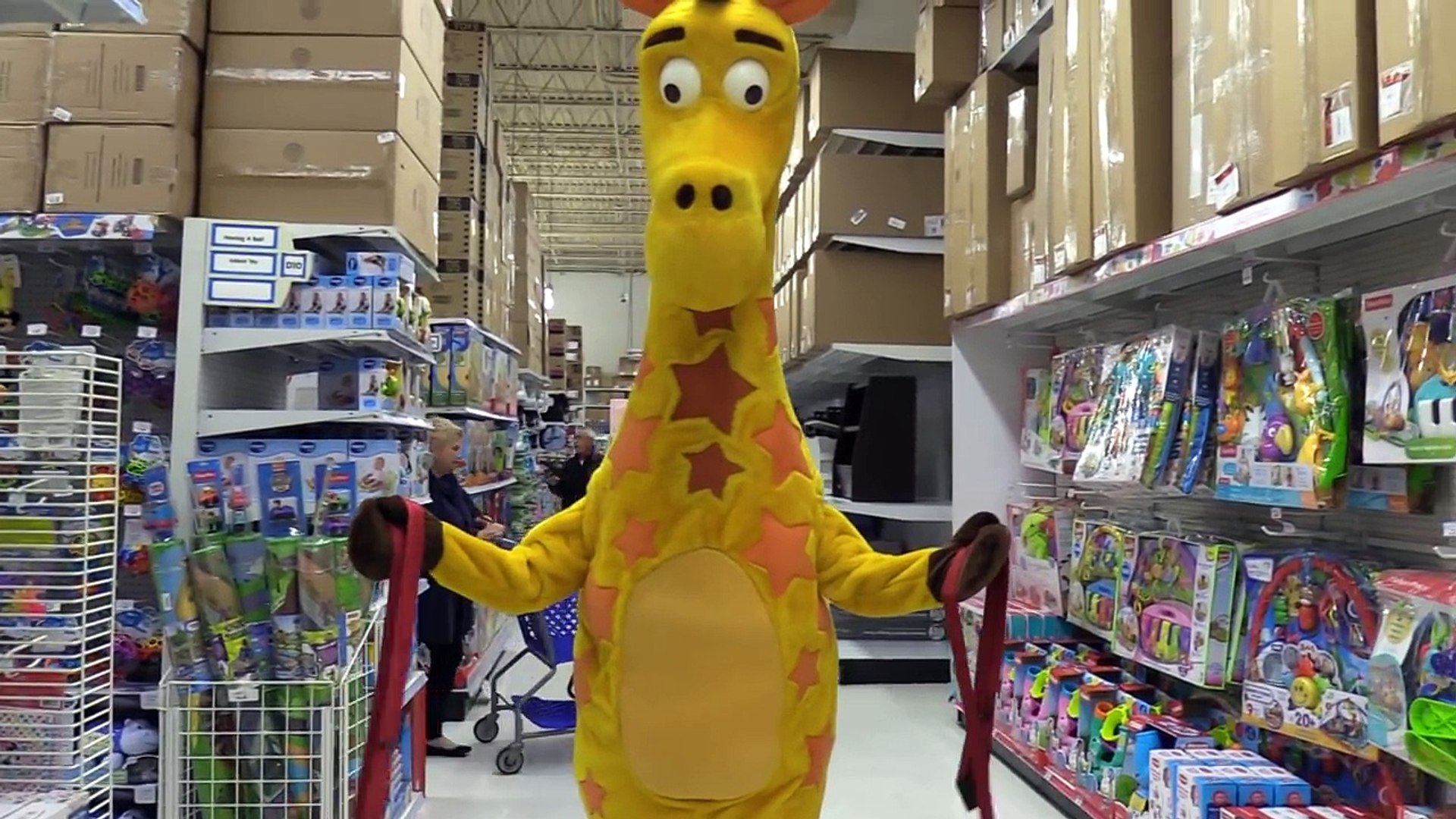 ⁣Giraffe Neck Tie Debate