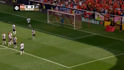 لقطة: كأس الأبطال الدوليّة: غريمالدو يدكّ شباك يوفنتوس بفضل ركلة حرّة مهولة