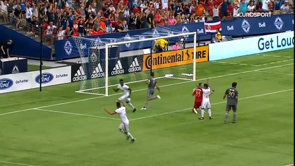 2 buts, 2 passes, le phénomène Davies a encore flambé