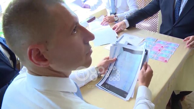 Ora News - Aksioni i Hetimit Tatimor, bllokohen subjekte në Durrës, Sarandë, Ksamil e Borsh