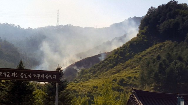 강원 춘천 산불 1시간여 만에 진화...산림 100㎡ 불타 / YTN