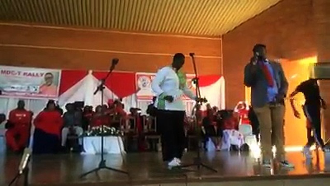 'Ngamnanka uSaMamo' ... Madlela Sikhobokho Sikhobokho on stage at the last campaign rally. (Video: Annastacia Ndlovu) #voazimvotes