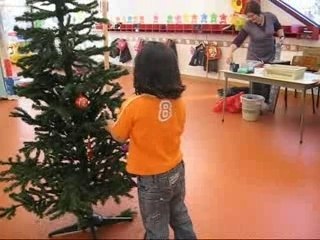 LE SAPIN A LES BOULES 1