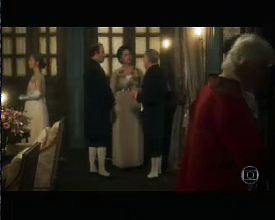 -A primeira mulher da história a ter um smartphone-, brinca internautas sobre o celular em cena de -Novo Mundo-