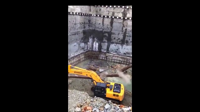 Évacuation des ouvriers lors d'un glissement de terrain !