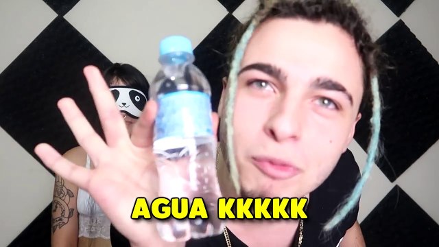 DESAFIO DO BEIJO COM MINHA AMIGA (QUEM PERDE SE FERRA) | Kiss Challenge