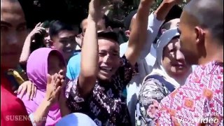 JALAN KAKI Pake Sendal Jepit Menuju Masjid, Presiden Jokowi Sholat Jumat,Sapa Jemaah & Warga