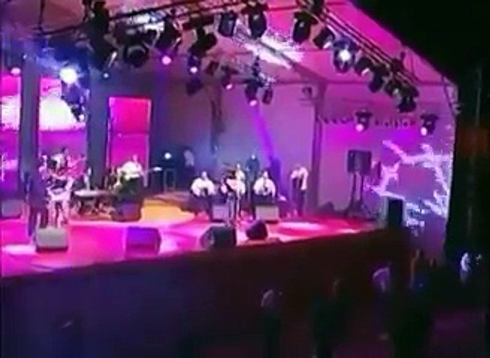 شوفوا نانسي عجرم أول شهرتها كيف كانت ترقص بحركات كلها هبل ههههههه