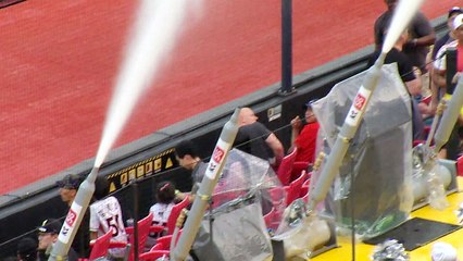 무더위 날리는 야구장 물대포, 야구 선진국 일본도 관심 / YTN