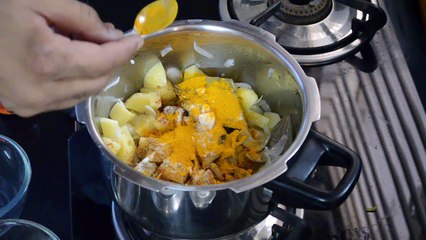 Aloo Pyaaz ki Curry Recipe in Hindi - आलू-प्याज की सब्जी