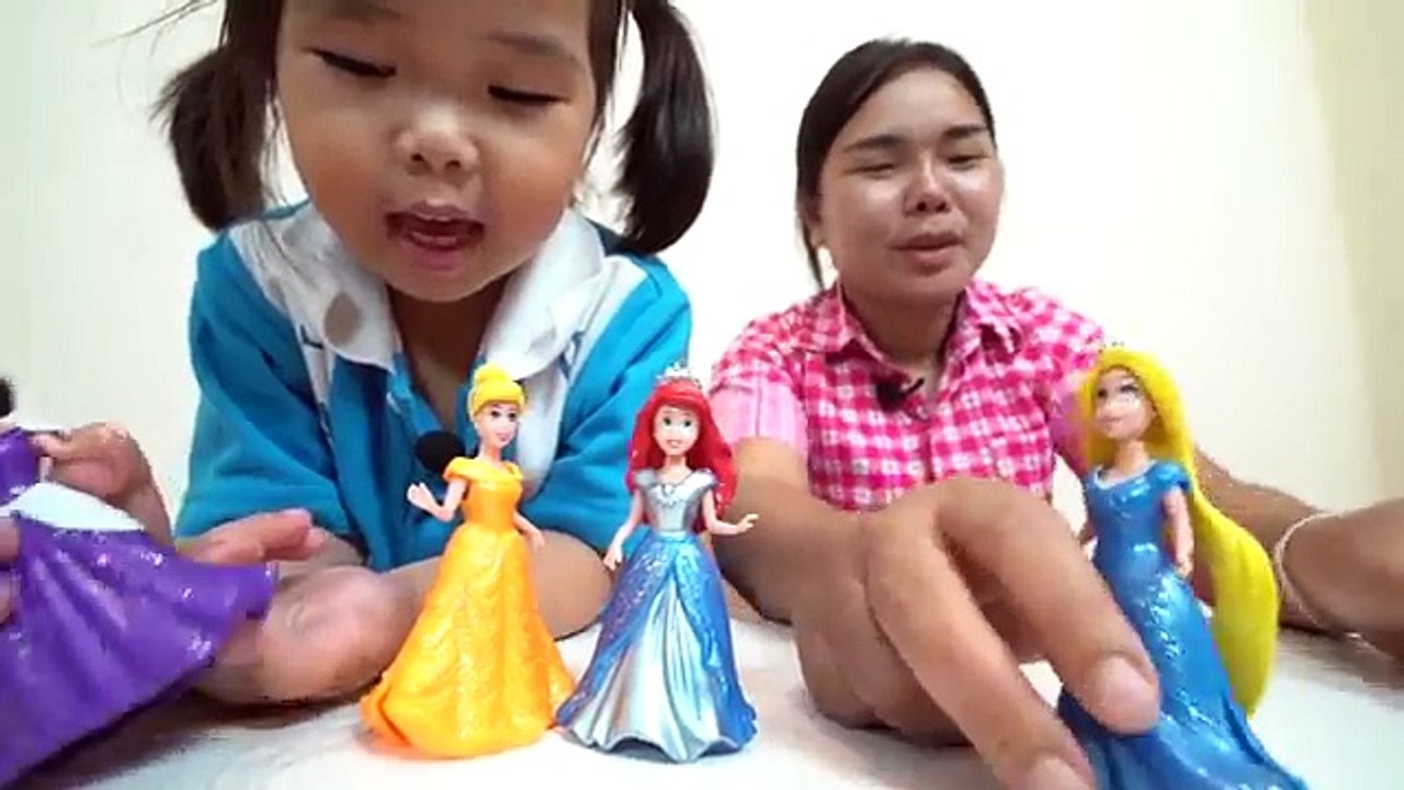 น้องถูกใจ | 7 เจ้าหญิงเปลี่ยนเสื้อผ้าไปงานเต้นรำ