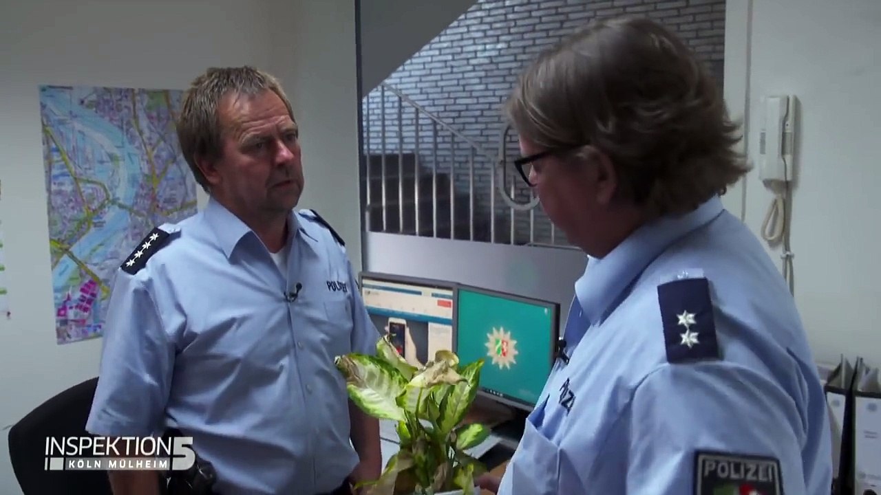 'Scheiße, die Bullen!' - Polizisten müssen Waffe ziehen! | Inspektion 5 | kabel eins