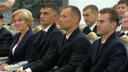 Putin welcomes Russian team to Kremlin