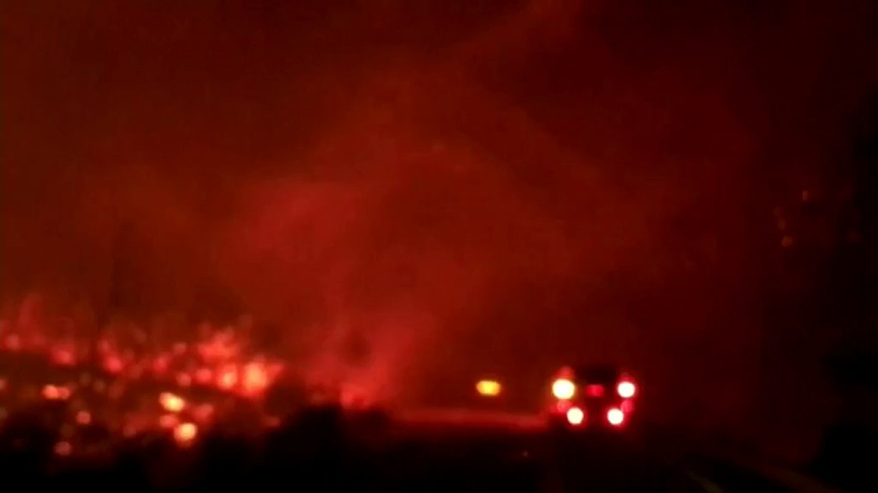 Noticia | Un incendio en California mata a dos bomberos y obliga a desalojar a 40 mil personas