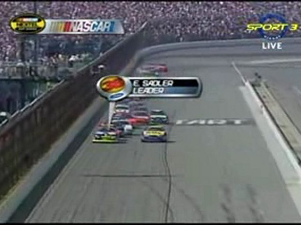 Cup-04-R21-Indianapolis-Caution06