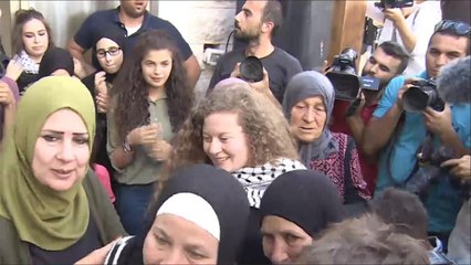 عهد التميمي ووالدتها إلى الحرية