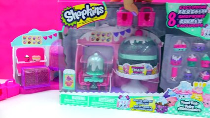 Season 5 Frosted Cupcake Queen Cafe Playset with 8 Exclusive Shopkins & Surprise Blind Bag