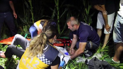 Telefonların ışıklarıyla kaza yapan sürücüyü aradılar - SAKARYA