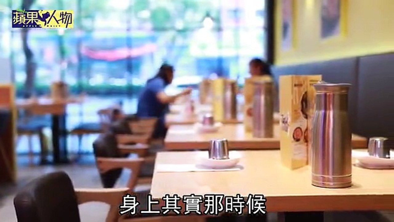 陳鋒鍇因為Hanna學會了韓文，而Hanna也為了陳鋒鍇隻身來台一同開店打拼。為了這間店，Hanna大小事務親力親為，開店兩年來從沒拿過薪水。小倆口為愛真的都很努力啊！！！　【蘋果人物】酷似宋慧喬　韓妞追愛到台灣 　【蘋果人物】鐵工為愛開餐廳　每月幫員工加薪千元 　【#火線話題】蘋果最強專訪 　#