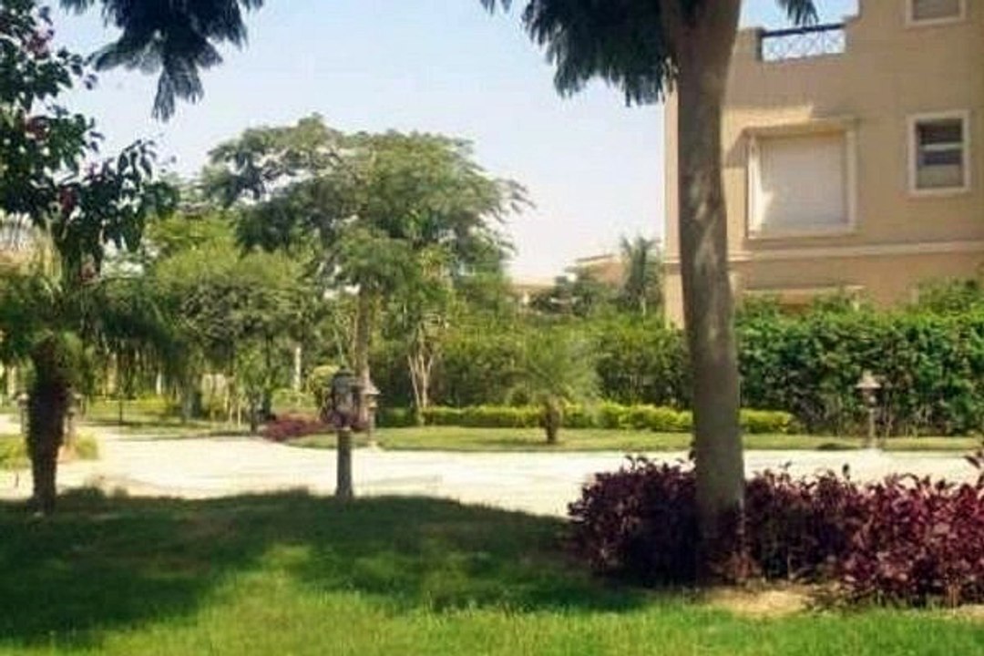 Stand alone villa in new Cairo compound flowers park for sale