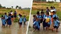 Chattisgarh's Korea Students crosses River without Bridge to reach School | Oneindia News