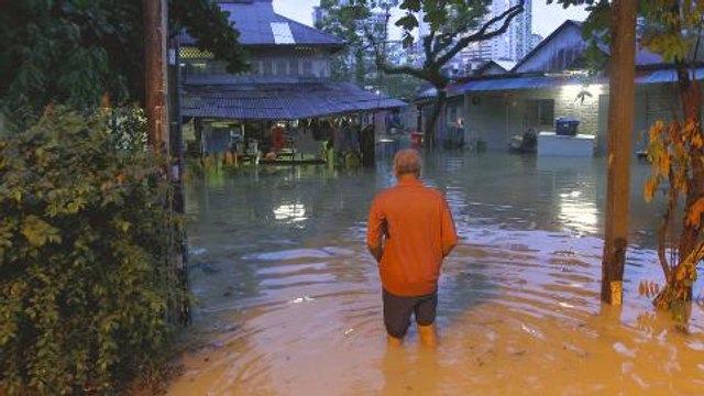 Flash flood hits parts of Penang, Klang Valley