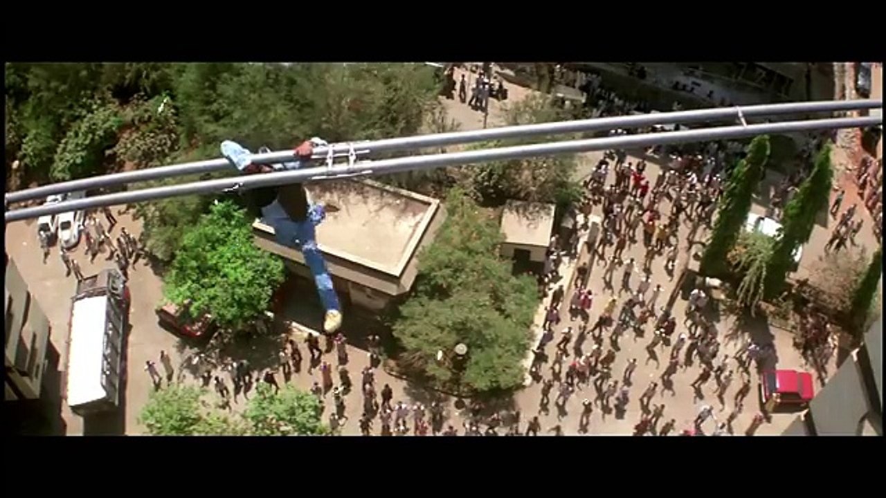 Ishq Movie - Comedy Scene - Amir Khan Walking on Pipes _ Comedy Full Movies