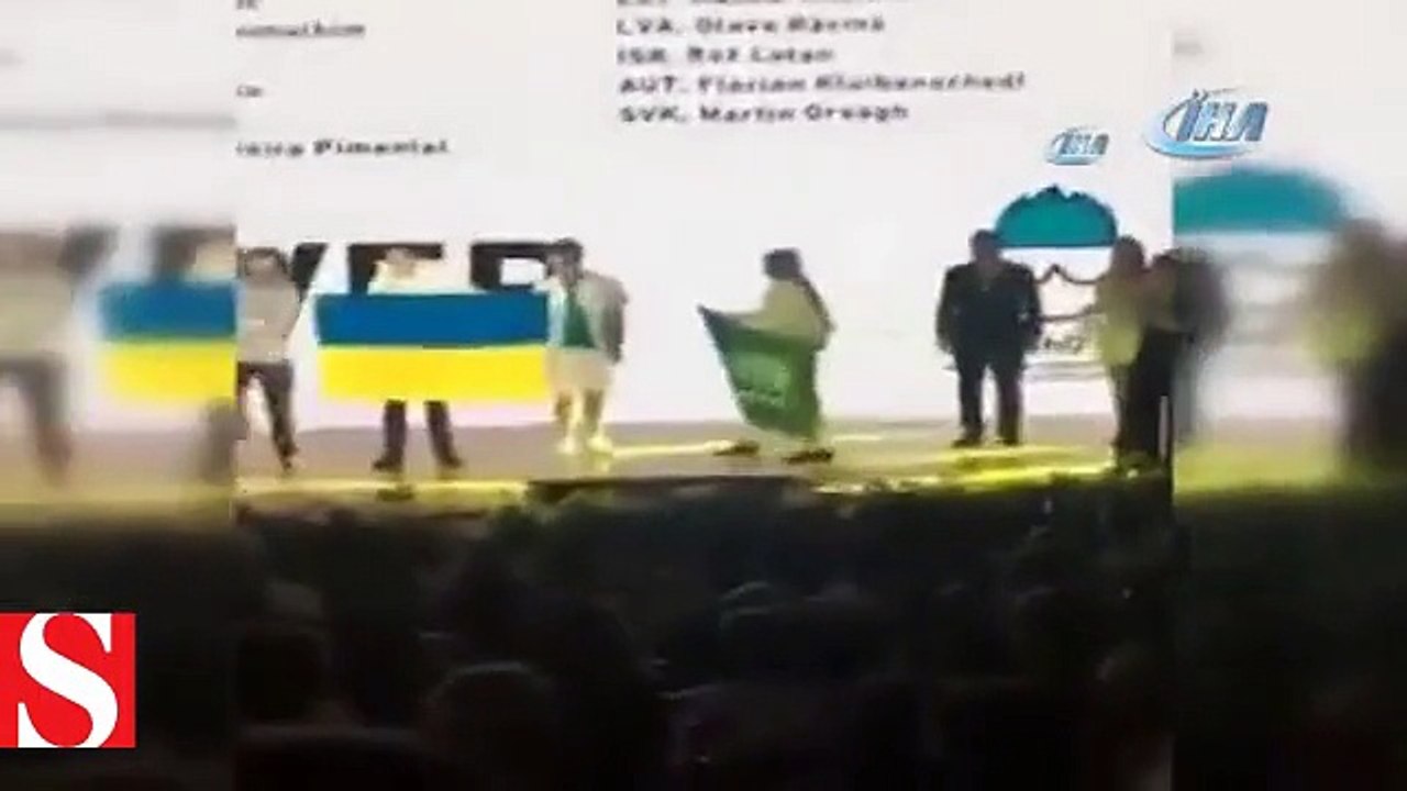 S.Arabistanlı öğrenci İsrail bayrağının yanında durmadı