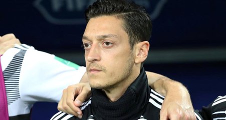 Vodafone Almanya, Milli Takımı Bırakan Mesut'u Reklamlarından Çıkardı